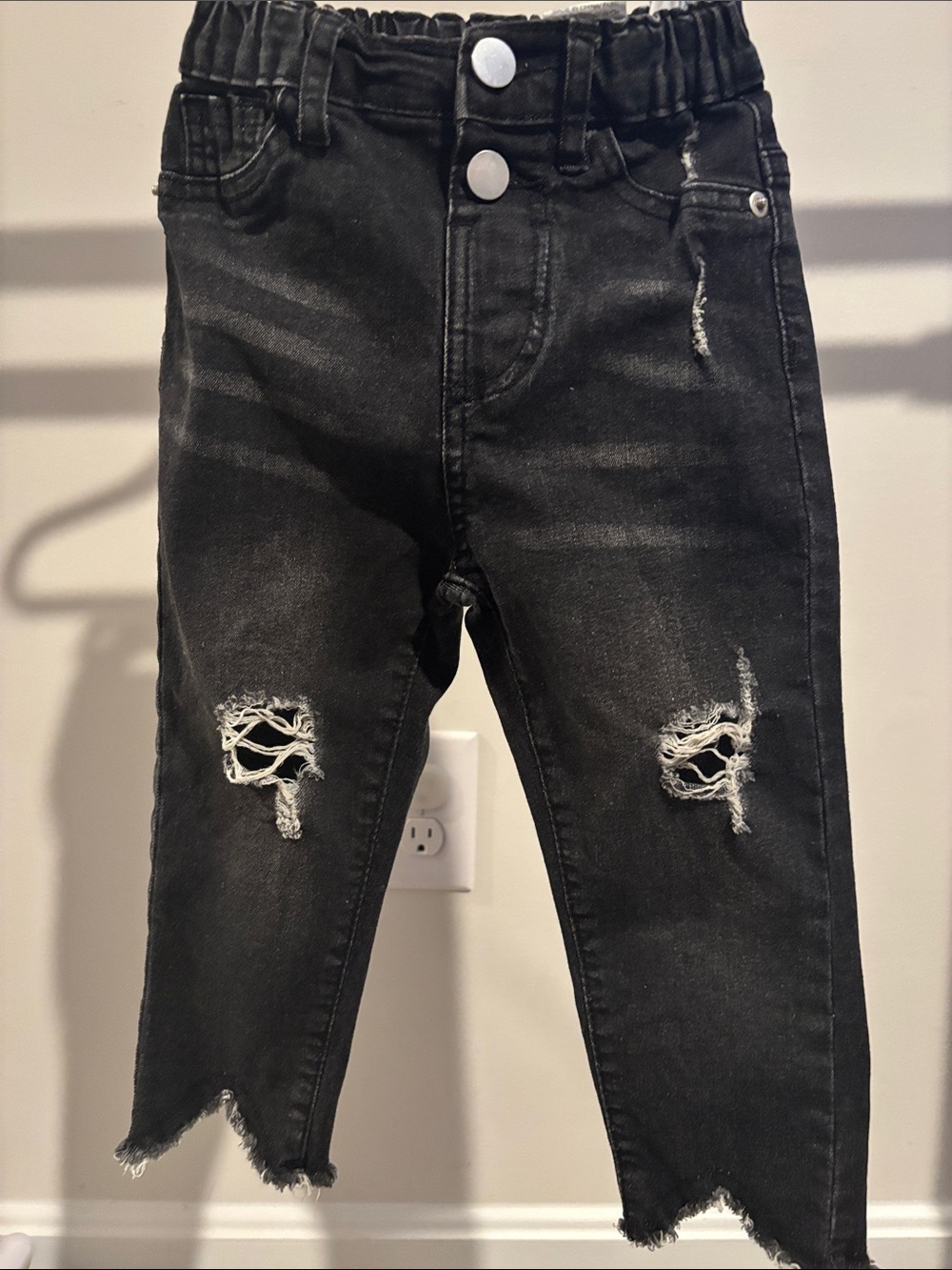 SHEIN Black Distressed Ankle Jeans with Raw Frayed Hem